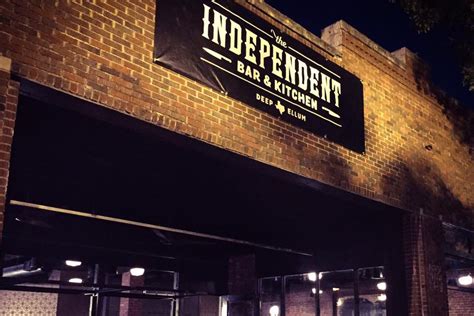 New independent bar and restaurant opens in。